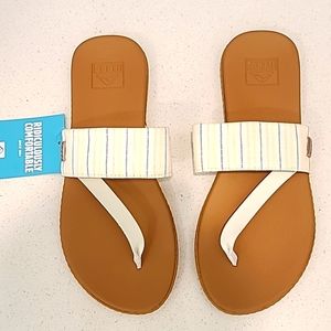 NWT Reef Cushion Comfort Sandals Size 9